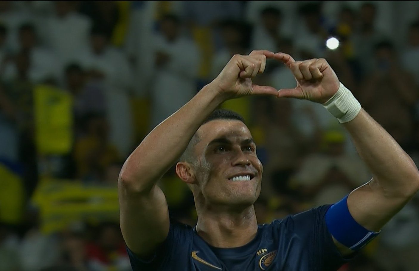 الحب يشعل أجواء لقاء النصر والخليج
