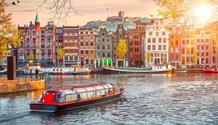 Amsterdam-Must-visit-places-airport-taxis