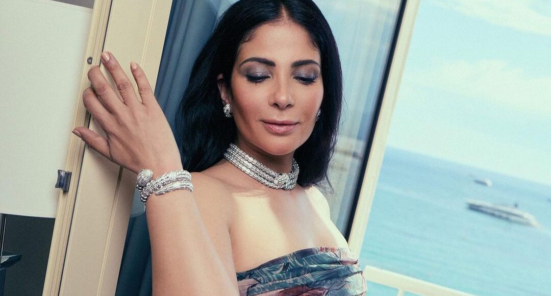 منى زكي - الصورة من صفحتها على الفيس بوك