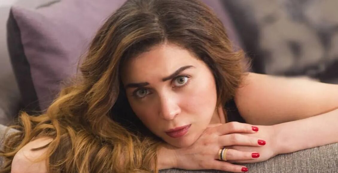 وفاة والدة مي عز الدين