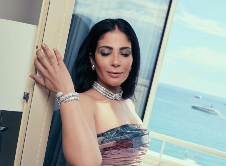 منى زكي - الصورة من صفحتها على الفيس بوك