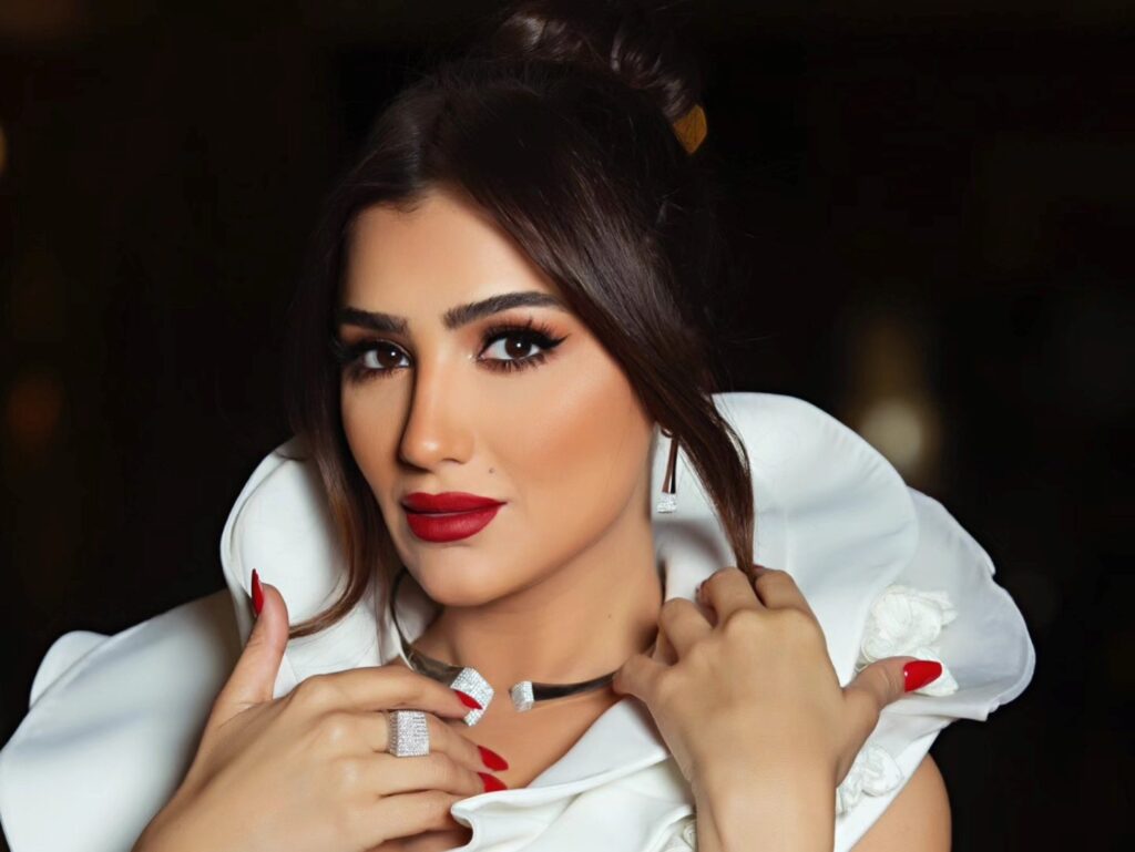 مي عمر - الصورة من حسابها على الفيس بوك