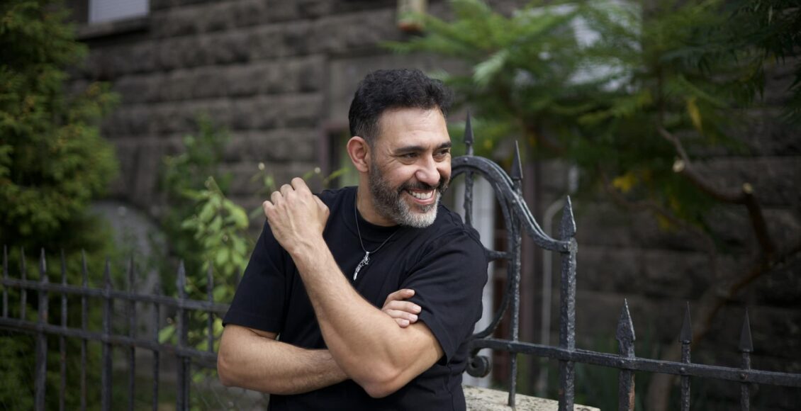 عمرو مصطفى يطالب باحترام حياته