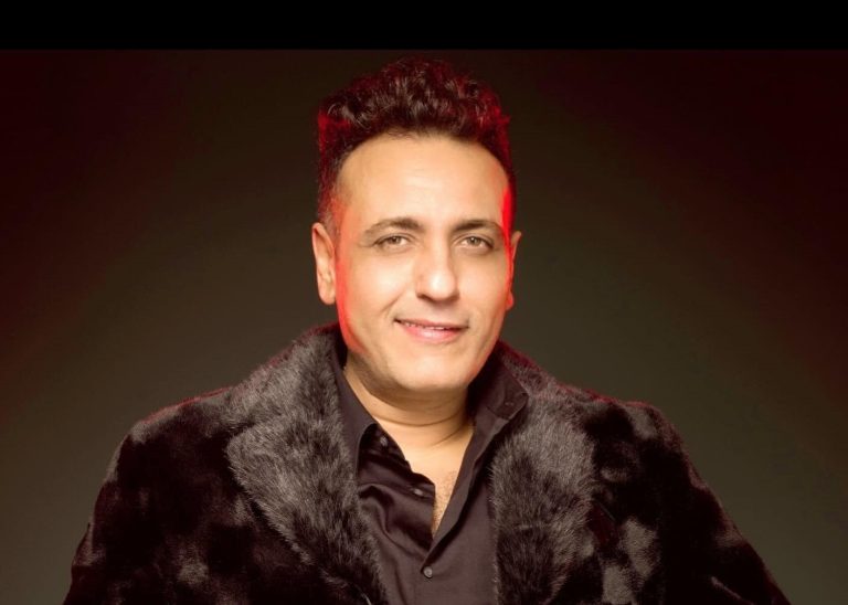عمرو مصطفى يمسح منشوراته بسبب محمد رحيم