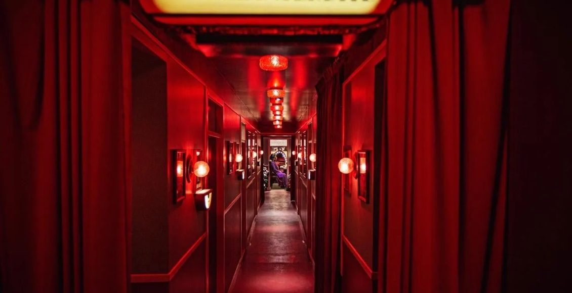 أول صورة من فيلم الست لمنى زكي