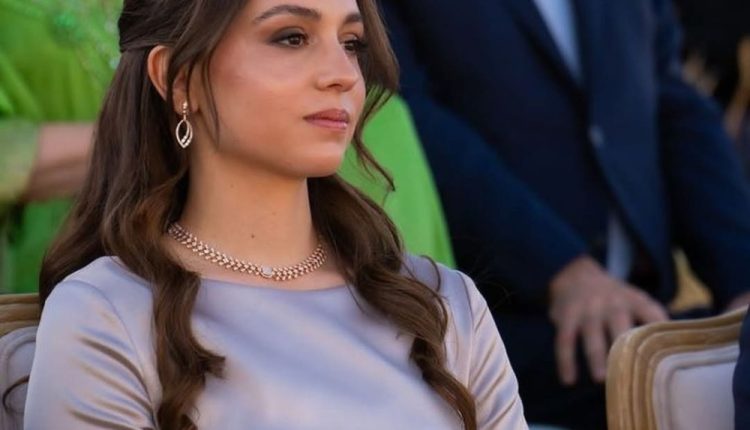 Gj60UgKXoAAsMWR_112927